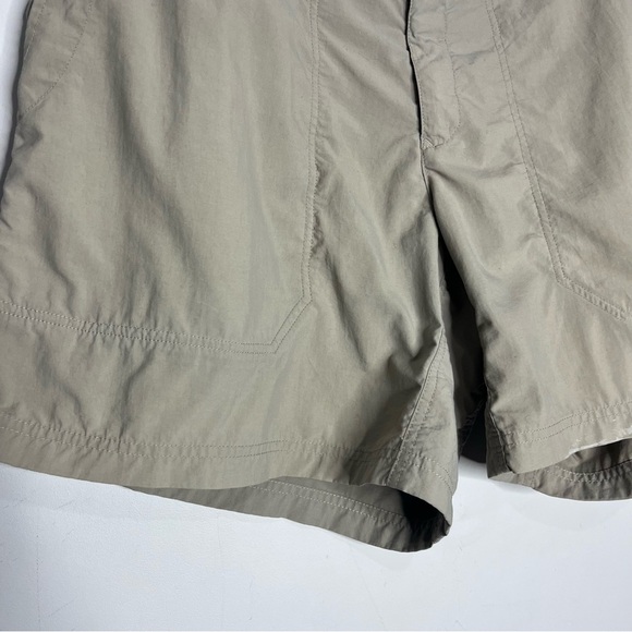Mountain Hardware Nylon Belted Hiking Shorts, size L - Picture 3 of 13